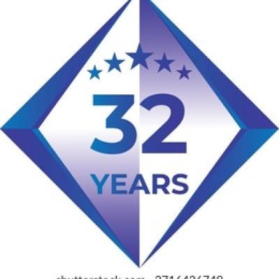 32 Years Anniversary Badge Five Star
